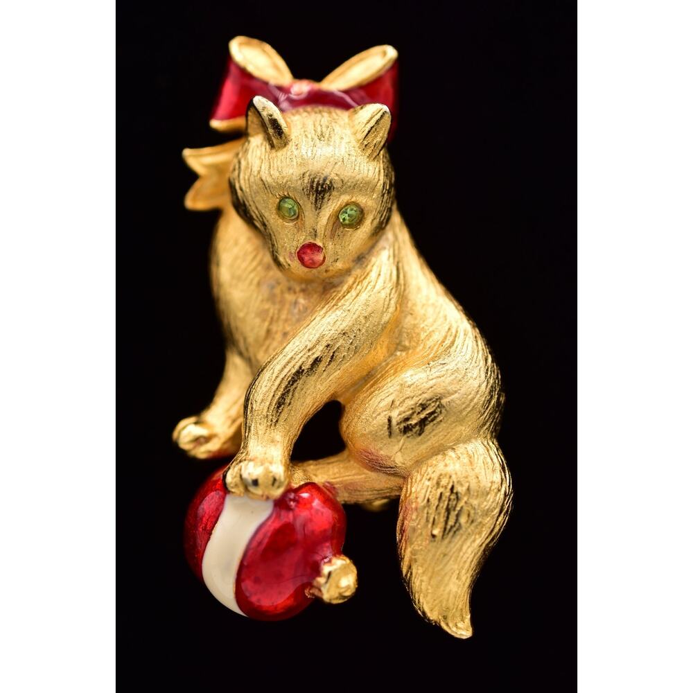 Vero Vintage Christmas Kitten Pin Brooch Cat Brushed Gold Red Bow Signed BinBP